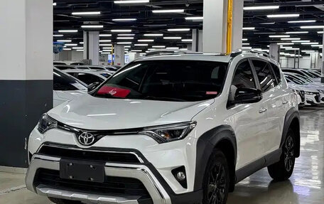Toyota RAV4, 2019 год, 1 720 000 рублей, 3 фотография