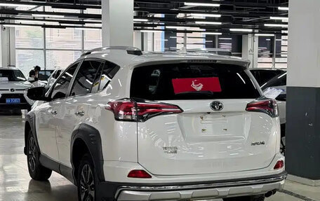 Toyota RAV4, 2019 год, 1 720 000 рублей, 4 фотография