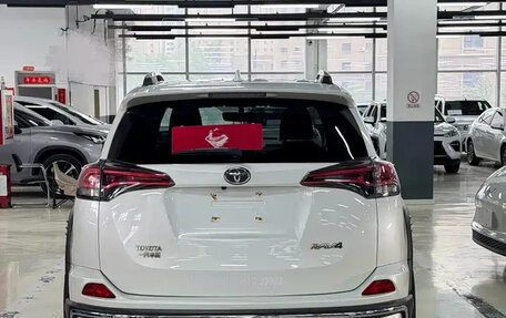 Toyota RAV4, 2019 год, 1 720 000 рублей, 5 фотография
