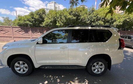 Toyota Land Cruiser Prado 150 рестайлинг 2, 2018 год, 4 300 000 рублей, 3 фотография