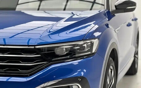 Volkswagen T-Roc I, 2023 год, 1 740 000 рублей, 4 фотография