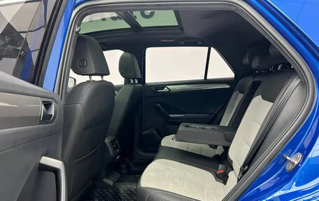 Volkswagen T-Roc I, 2023 год, 1 740 000 рублей, 22 фотография