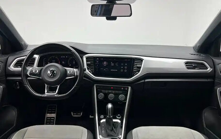 Volkswagen T-Roc I, 2023 год, 1 740 000 рублей, 23 фотография