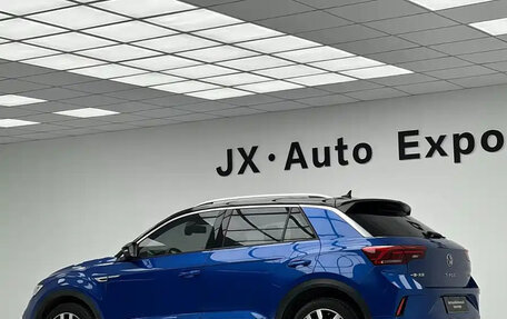 Volkswagen T-Roc I, 2023 год, 1 740 000 рублей, 13 фотография