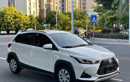 Toyota Yaris, 2022 год, 1 145 000 рублей, 3 фотография