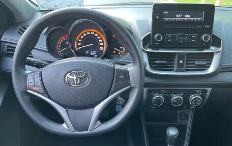 Toyota Yaris, 2022 год, 1 145 000 рублей, 9 фотография