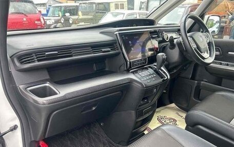 Honda Stepwgn IV, 2018 год, 1 800 000 рублей, 6 фотография