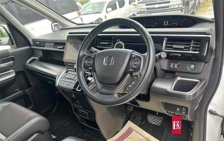 Honda Stepwgn IV, 2018 год, 1 800 000 рублей, 8 фотография