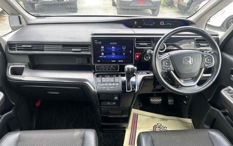 Honda Stepwgn IV, 2018 год, 1 800 000 рублей, 7 фотография