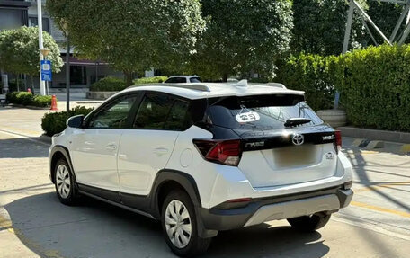 Toyota Yaris, 2022 год, 1 214 316 рублей, 6 фотография