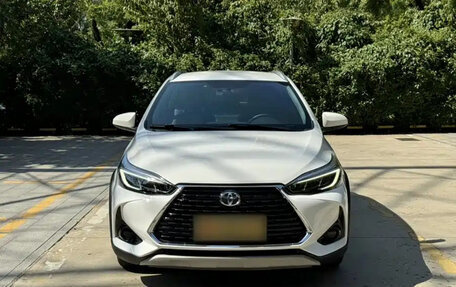 Toyota Yaris, 2022 год, 1 214 316 рублей, 2 фотография