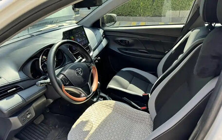 Toyota Yaris, 2022 год, 1 214 316 рублей, 11 фотография