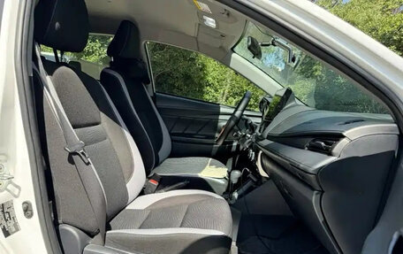 Toyota Yaris, 2022 год, 1 214 316 рублей, 13 фотография