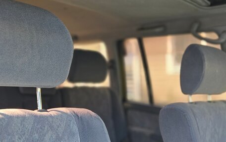 Toyota Land Cruiser 100 рестайлинг 2, 2001 год, 650 000 рублей, 6 фотография