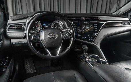 Toyota Camry, 2018 год, 2 679 000 рублей, 6 фотография