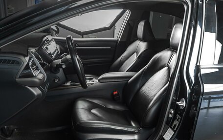 Toyota Camry, 2018 год, 2 679 000 рублей, 10 фотография