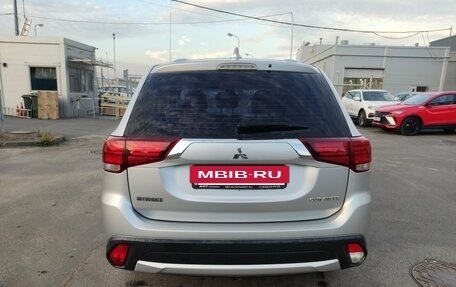 Mitsubishi Outlander III рестайлинг 3, 2018 год, 1 599 000 рублей, 6 фотография