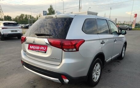 Mitsubishi Outlander III рестайлинг 3, 2018 год, 1 599 000 рублей, 5 фотография