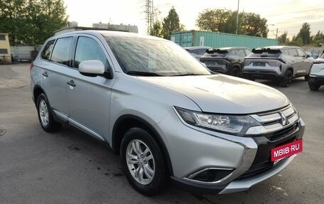Mitsubishi Outlander III рестайлинг 3, 2018 год, 1 599 000 рублей, 3 фотография
