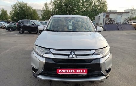 Mitsubishi Outlander III рестайлинг 3, 2018 год, 1 599 000 рублей, 2 фотография