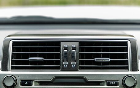 Toyota Land Cruiser Prado 150 рестайлинг 2, 2015 год, 2 988 000 рублей, 24 фотография