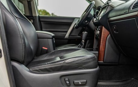 Toyota Land Cruiser Prado 150 рестайлинг 2, 2015 год, 2 988 000 рублей, 32 фотография