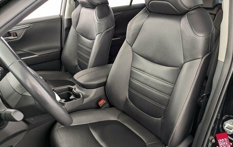 Toyota RAV4, 2019 год, 3 555 000 рублей, 21 фотография