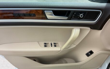 Volkswagen Touareg III, 2012 год, 2 420 000 рублей, 13 фотография