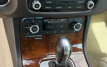 Volkswagen Touareg III, 2012 год, 2 420 000 рублей, 17 фотография
