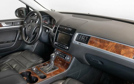 Volkswagen Touareg III, 2012 год, 1 865 000 рублей, 7 фотография