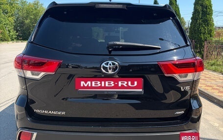 Toyota Highlander III, 2019 год, 3 400 000 рублей, 2 фотография