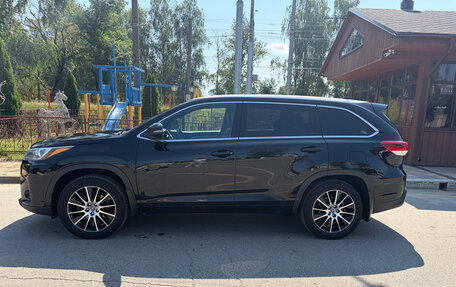 Toyota Highlander III, 2019 год, 3 400 000 рублей, 3 фотография
