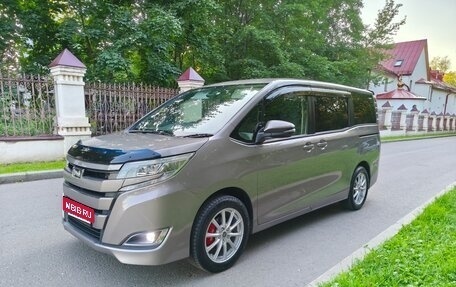Toyota Noah III, 2019 год, 2 350 000 рублей, 1 фотография