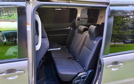 Toyota Noah III, 2019 год, 2 350 000 рублей, 7 фотография