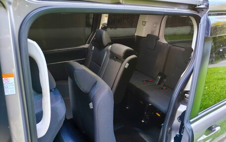 Toyota Noah III, 2019 год, 2 350 000 рублей, 9 фотография