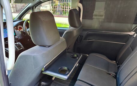 Toyota Noah III, 2019 год, 2 350 000 рублей, 8 фотография