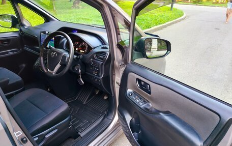 Toyota Noah III, 2019 год, 2 350 000 рублей, 16 фотография