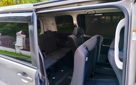Toyota Noah III, 2019 год, 2 350 000 рублей, 13 фотография