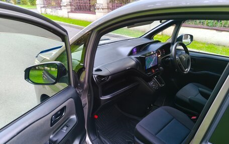 Toyota Noah III, 2019 год, 2 350 000 рублей, 11 фотография