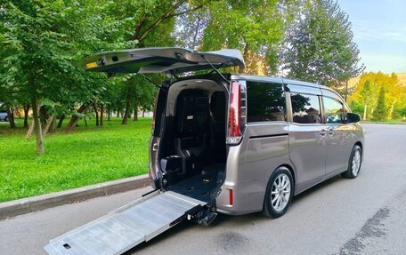 Toyota Noah III, 2019 год, 2 350 000 рублей, 21 фотография