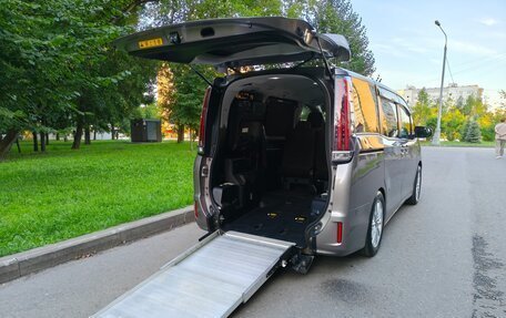 Toyota Noah III, 2019 год, 2 350 000 рублей, 22 фотография