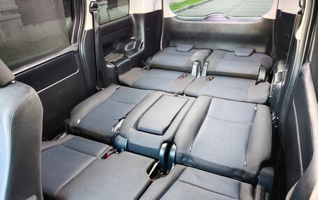 Toyota Noah III, 2019 год, 2 350 000 рублей, 20 фотография