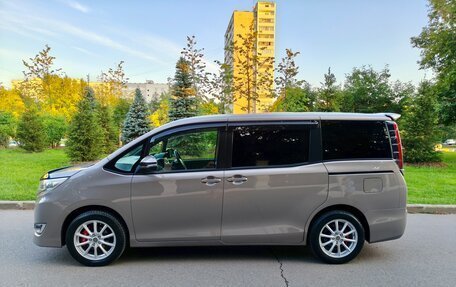Toyota Noah III, 2019 год, 2 350 000 рублей, 28 фотография
