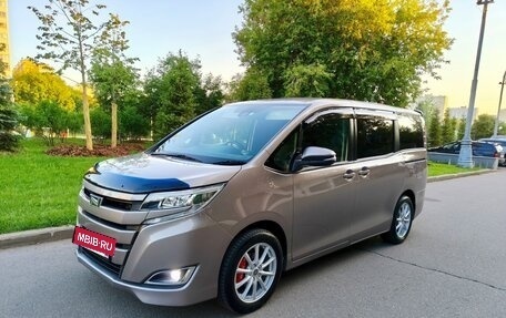 Toyota Noah III, 2019 год, 2 350 000 рублей, 29 фотография