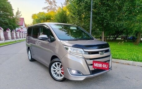 Toyota Noah III, 2019 год, 2 350 000 рублей, 27 фотография