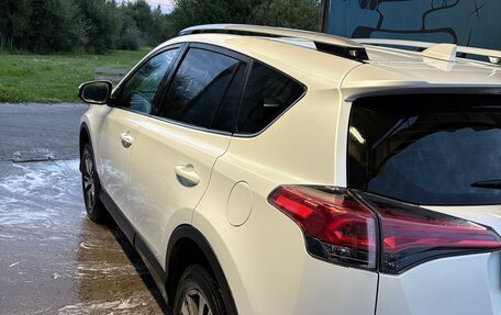 Toyota RAV4, 2018 год, 2 800 000 рублей, 8 фотография