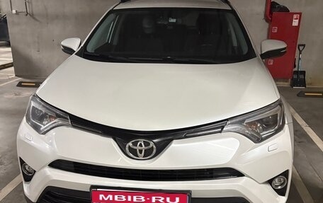 Toyota RAV4, 2018 год, 2 800 000 рублей, 2 фотография