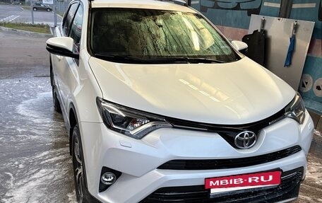 Toyota RAV4, 2018 год, 2 800 000 рублей, 6 фотография