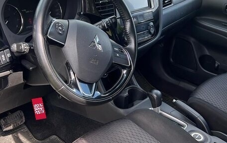 Mitsubishi Outlander III рестайлинг 3, 2015 год, 1 180 000 рублей, 6 фотография