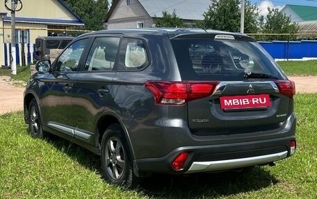 Mitsubishi Outlander III рестайлинг 3, 2015 год, 1 180 000 рублей, 4 фотография